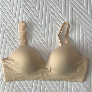 Underoutfit wireless bra style 467. Sz L